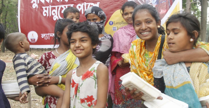সুবিধাবঞ্চিত শিশুদের মাঝে ল্যাম্প বাংলাদেশের খাবার বিতরণ